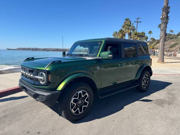 2025 Ford Bronco Outer Banks 4x4 loaded 1