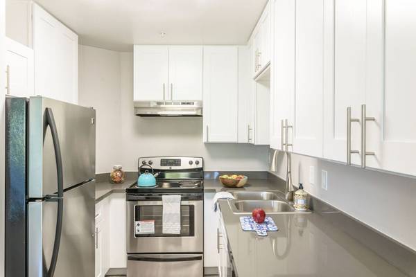 $3,349 / 2br - 900ft2 - Spacious Apartment in the Heart of Novato (novato)63658095744259124