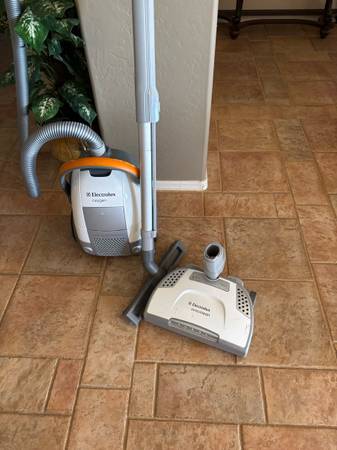 Electrolux canister vacuum 1