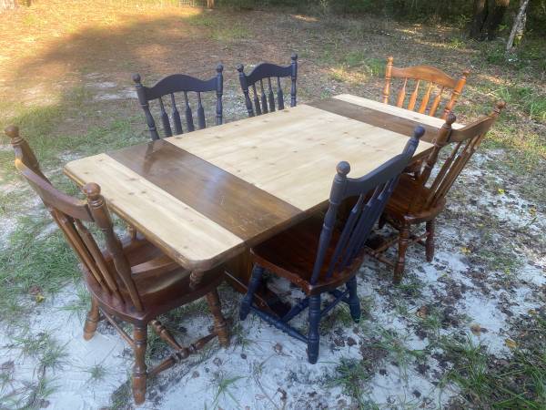 NICE FARMHOUSE STYLE TABLE AND SIX CHAIRS SOLID WOOD 1