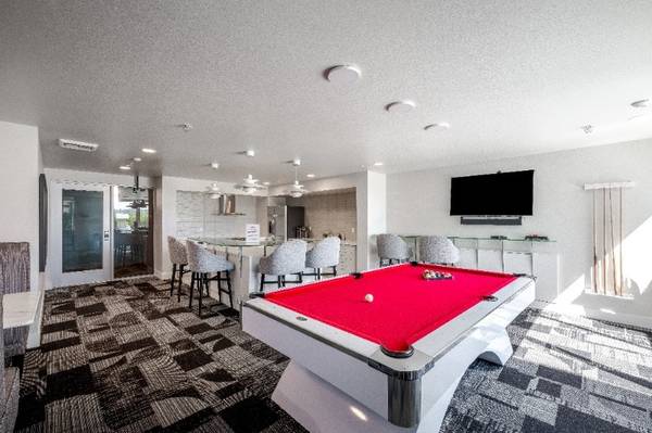 $2,325 / 1br - 596ft2 - Enjoy Your Own Patio! Spacious Open w/AC, Closet Space, 24/7 Gym (Queen Anne)63688278317571120