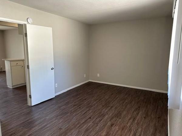 $1,610 / 1br - 550ft2 - Air Conditioner, Onsite Laundry, Carpeting, Carport (Redlands)64028081054338122