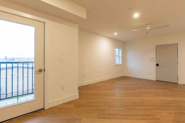 $1200.00 / 1br - 632ft2 - New 1 BR 1 Bath 3rd Flr Apt 10 Mins to UPMC Altoona63977272808962124