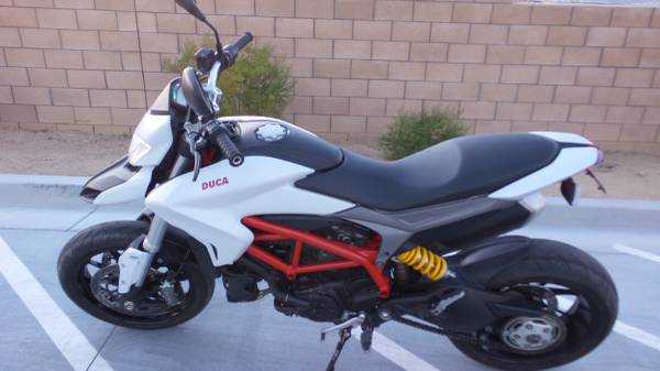 2016 Ducati 939 Hyperstrada / Hypermotard Duke 890 1