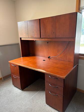 free desk, big 1