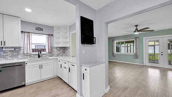 $2,375 / 2br - 1403ft2 - 1403 sf 2x1 w/Scrn Porch & B-Yard Nr Las Olas, DT FTL, I-95 & 595 (Fort Lauderdale)64051006746626121