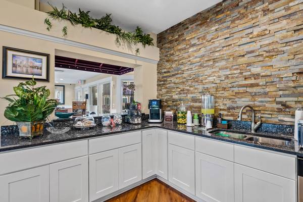 $1,429 / 1br - 730ft2 - Tile Backsplash, 1/bd, Located in Tampa (move in by 10/11 get November free)63976136075907122