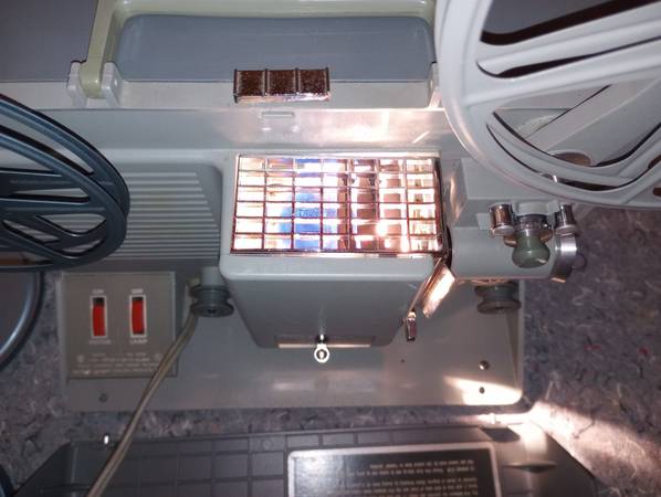 Proyector de película Argus 8MM vintage - $50 (Madison)63471317965955123