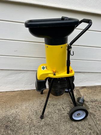 Electric chipper/mulcher 1