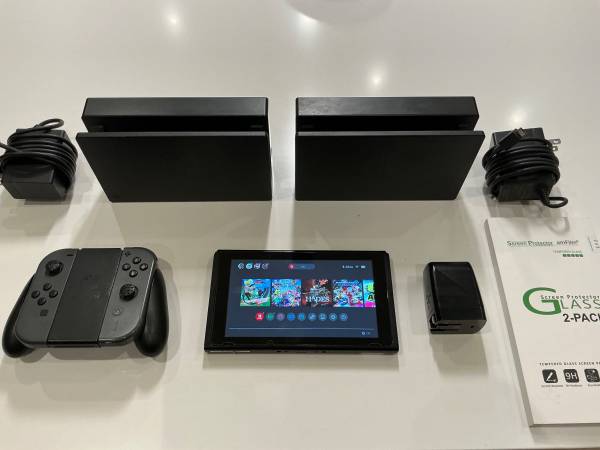 Nintendo Switch Bundle – Clean Screen, 3 Docks (Genki + 2 OEM), Extras 1