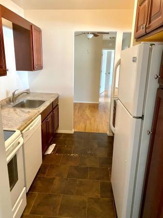 Spacious First-Floor 2BR – Parking, Laundry & Heat Included. Available 1