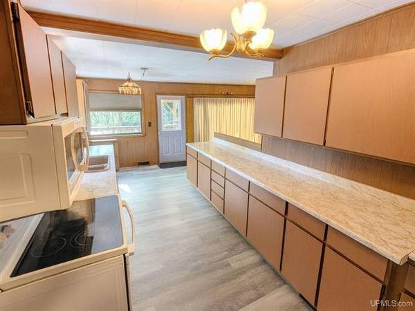 $137,500 2 BR, 1.5 BA Home in quiet neighborhood MLS 50191459 (Iron River)64151610751234124