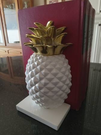 Pineapple Bookends Heavy Duty Resin White & Gold 8” Home Decor Display 1