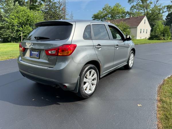 2013 Mitsu Outlander Sport 4wd - $5,995 (Greenwood)63621995571585124