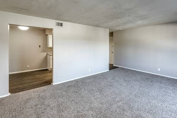 $978 / 1br - 800ft2 - Move-in Today! 1 Bedroom w/ Pool + Laundry in Building (10905 North Mill Court, Omaha, NE)63968759901186124
