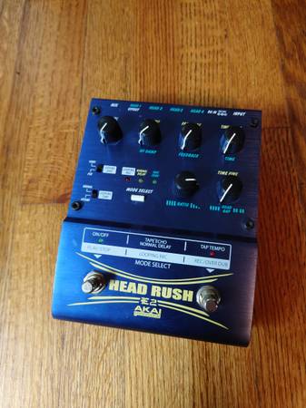 Akai E2 Headrush delay/looper 1