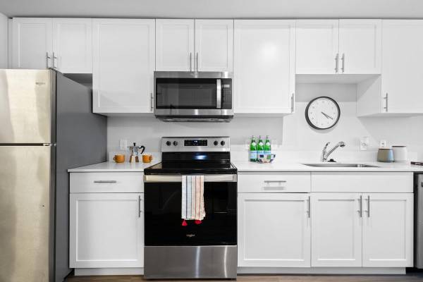 $2,120 / 2br - 1065ft2 - Spacious floor plans, Furnished, Short Term available63674588074625124