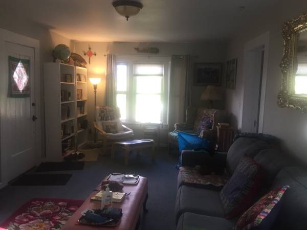 $1,100 / 1br - 1000ft2 - House for rent63678201238275123