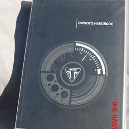 2017 Triumph Tiger 800 Owner's Manual + Service Handbook 1