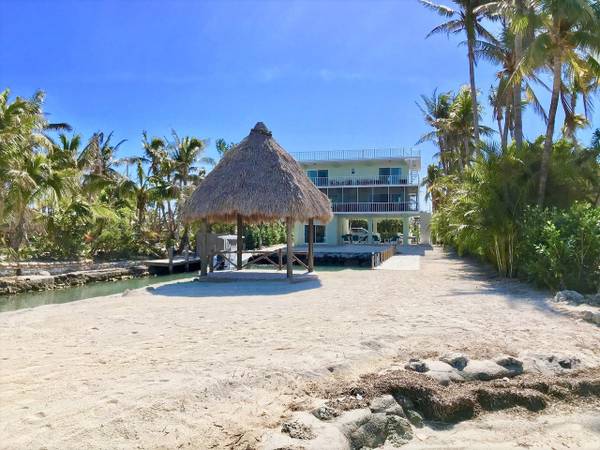 $130 / 2br - Bay-front home with large protected basin. This home is solid concrete (Islamorada, FL)63923416521347120