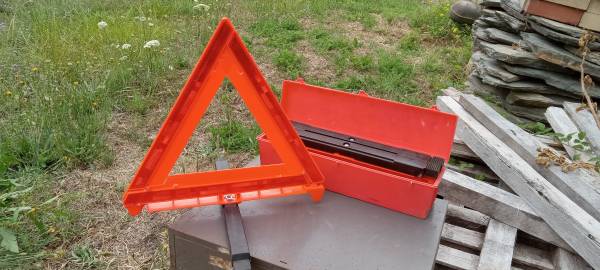 Hella rodeside safety triangles 1