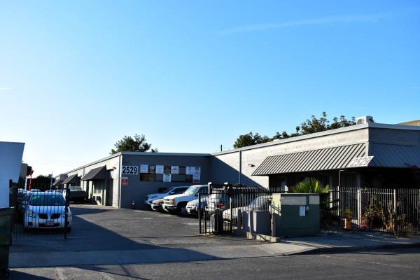 $2,750 / 1400ft2 - AUTO SHOP SPACE - ZONED FOR RETAIL CAR SALES (Sacramento - El Camino Ave & Connie Drive)63790837025665121