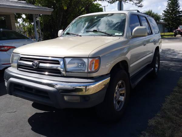 2000  Toyota  4 Runner SR5 - $4,80063479568514563122