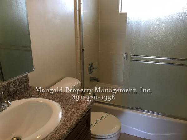 $1,975 / 1br - 460ft2 - Upstairs 1-Bed 1 Bath Apartment Located In Seaside (Seaside)64009500521474124