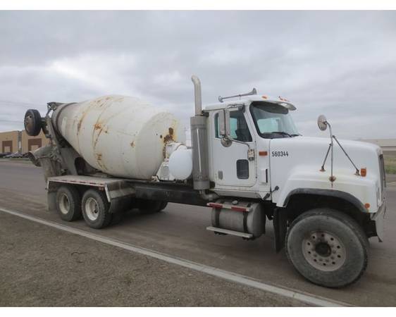 2002 International 5500i concrete mixer truck - $16,00063471356562691122