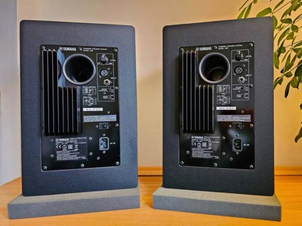 Yamaha HS8 Studio Monitors Speakers, With ISO Pads and Original packaging. - $550 (Jacksonville)63471402030849120