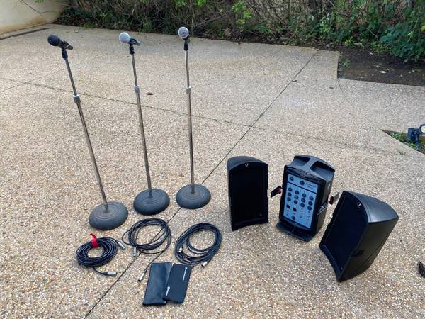 Fender Passport P-150 Portable 4-Channel 150 Watt + 3 Mics + Stands 1