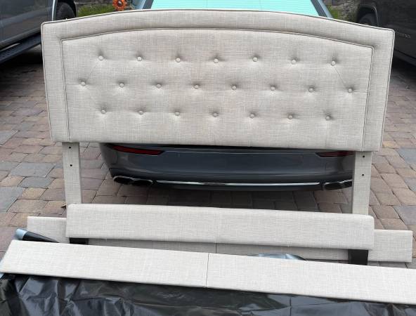 Bed Frame - Queen Great Shape 1