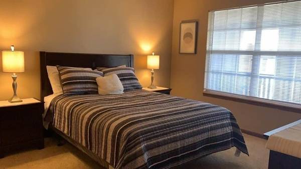 $945 / 2br - 833ft2 - Beautiful Views! Beautiful Neighborhood🏠 ! (4419 1st Ave SW, Cedar Rapids, IA)63863567225217123