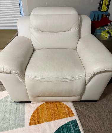 2 White Power Recliners (Sofia Vergara Collection) 1