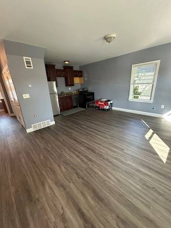 $3,100 / 3br - 1050ft2 - Just renovated: 2 floor Lower Mills 3 bed / 2 full baths. (Lower Mills / Mattapan)63817587450881121