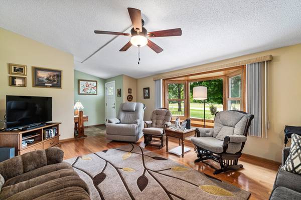 $349,900 / 2208ft2 - ¡LISTADO EN CEDAR FALLS! MLS#1595221 (N7012 560th St, Menomonie, WI)63845959165187121