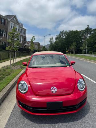 2013 VOLKSWAGEN BEETLE CONVERTIBLE - $9,900 (Landover)63616500021761122