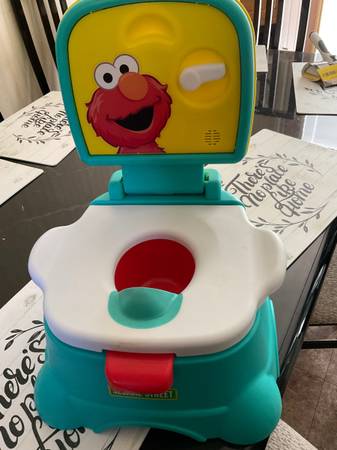 Elmo potty 1