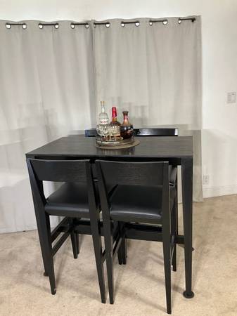 BAR Height Dining Table & 4 Chairs PERFECT FOR APARTMENT 1
