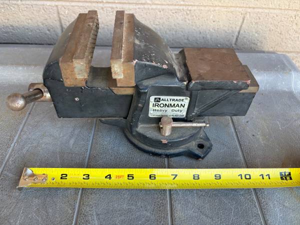 Alltrade 4" bench vise 1