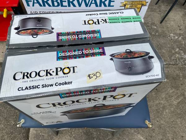 Kohls brand. 8 qt. crockpot.Brand new. Never used 1