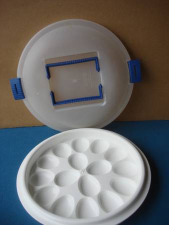 NEW PLASTIC DEVILED EGG CARRIER 1