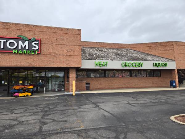 $14 / 20000ft2 - 20,000 sq ft Warehouse/Office Space & 4,000 sq ft Retail Space Lease (Warrenville)64201214380033120