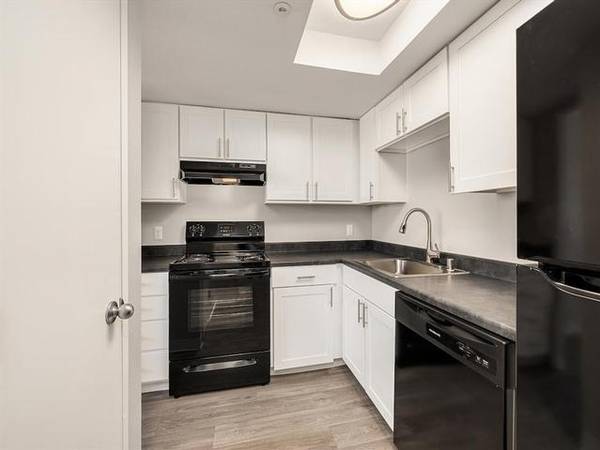 $1,750 / 2br - 910ft2 - $250 off move in on select units! (East Bremerton)64031310820227120
