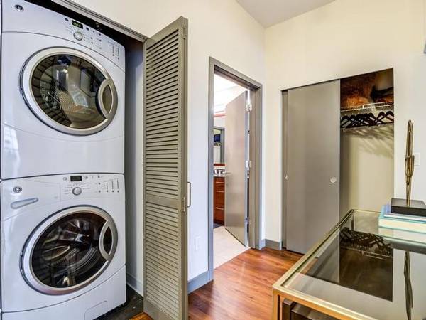 $1,771 / 561ft2 - Package lockers, Rich hardwood flooring throughout (Eastlake)63870757214081122