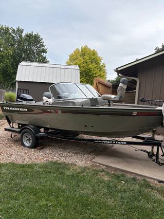 Tracker ProGuide V16 Boat 1