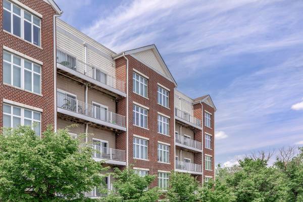 $2,050 / 2br - 798ft2 - Bright, Open Layouts w/ In-Suite Laundry & Elevator Access 🏠 (24 C St, Laurel, MD)63694537150467120