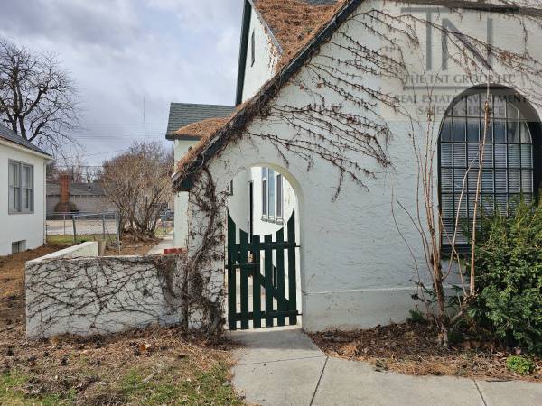 $1,300 / 2br - 1060ft2 - ALL UTILITIES INCLUDED!  2BD |  1BA  -  Basement Unit Available Soon (Caldwell)63794993540611120