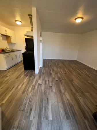$2,100 / 1br - 600ft2 - Oakland - conveniently located renovated 1 bedroom unit, second floor (oakland east)64049801548289123