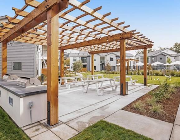 $3,095 / 2br - Track Light, Modern Pool, Upgraded Energy Efficient LED Lights (Larkfield / Santa Rosa)64011483913218121